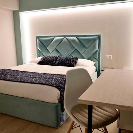 רומא Guest House Domus Gratia Russo מראה חיצוני תמונה
